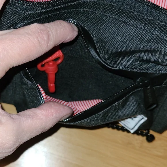 HERSCHEL fanny pack waist bag/ crossbody with pouch - Picture 10 of 13